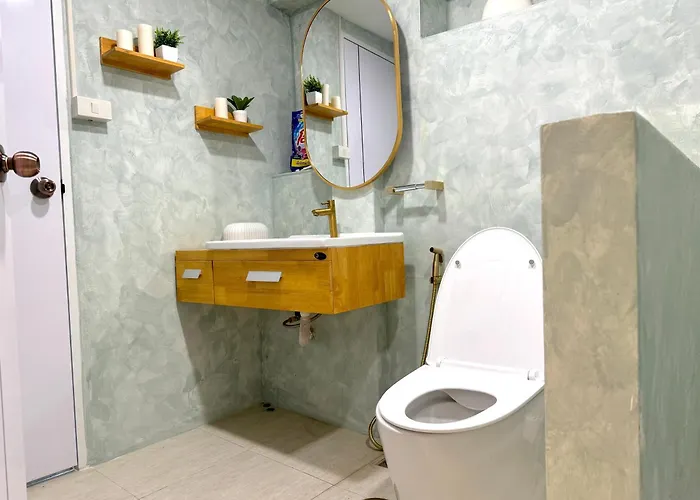 3 Bedroom Entire Townhome 8 Mins From Mrt Huaikwang Ferienhaus