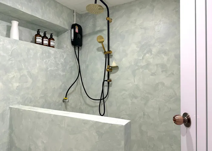 3 Bedroom Entire Townhome 8 Mins From Mrt Huaikwang Ferienhaus