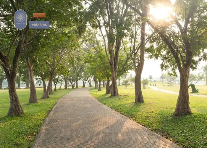 3 Bedroom Entire Townhome 8 Mins From Mrt Huaikwang * Bangkok