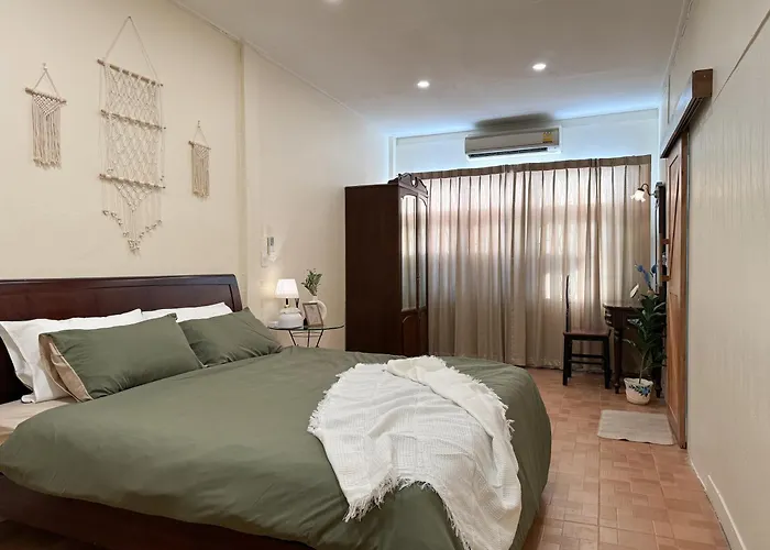 Ferienhaus 3 Bedroom Entire Townhome 8 Mins From Mrt Huaikwang Bangkok