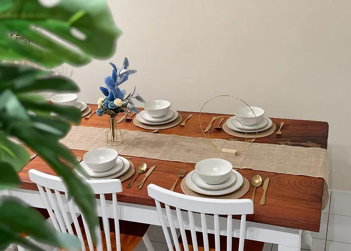 3 Bedroom Entire Townhome 8 Mins From Mrt Huaikwang Ferienhaus