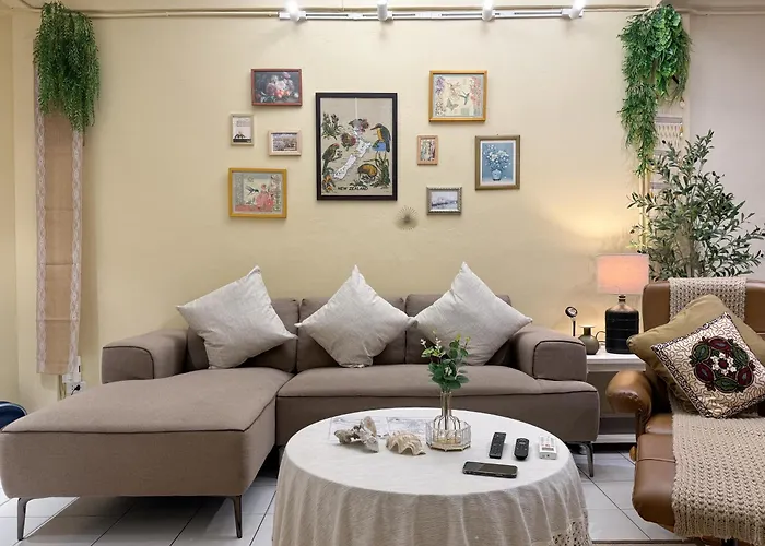 3 Bedroom Entire Townhome 8 Mins From Mrt Huaikwang Bangkok