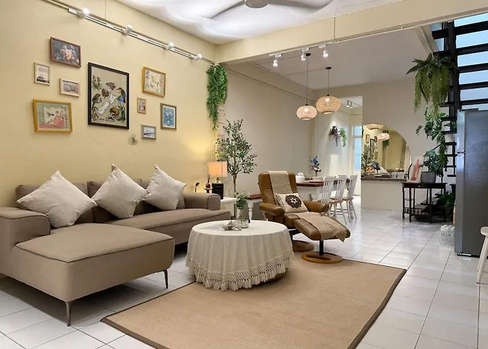 3 Bedroom Entire Townhome 8 Mins From Mrt Huaikwang Bangkok