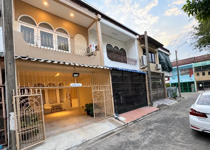 3 Bedroom Entire Townhome 8 Mins From Mrt Huaikwang Holiday home *