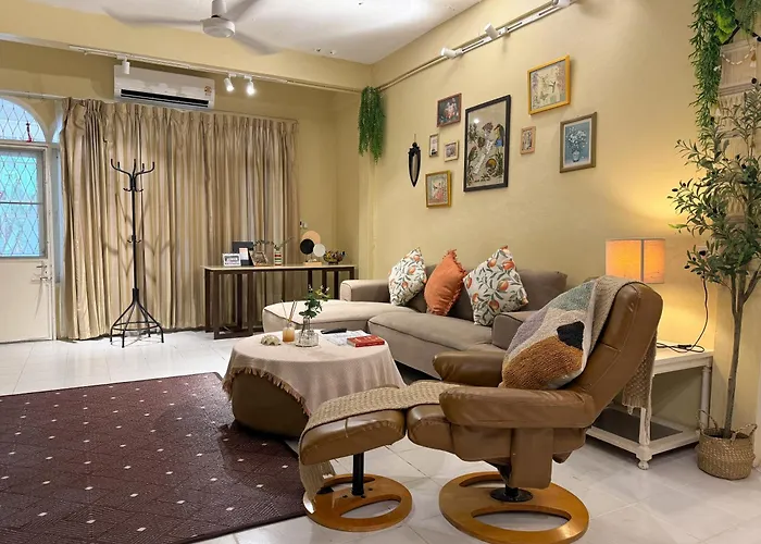 3 Bedroom Entire Townhome 8 Mins From Mrt Huaikwang Holiday home *