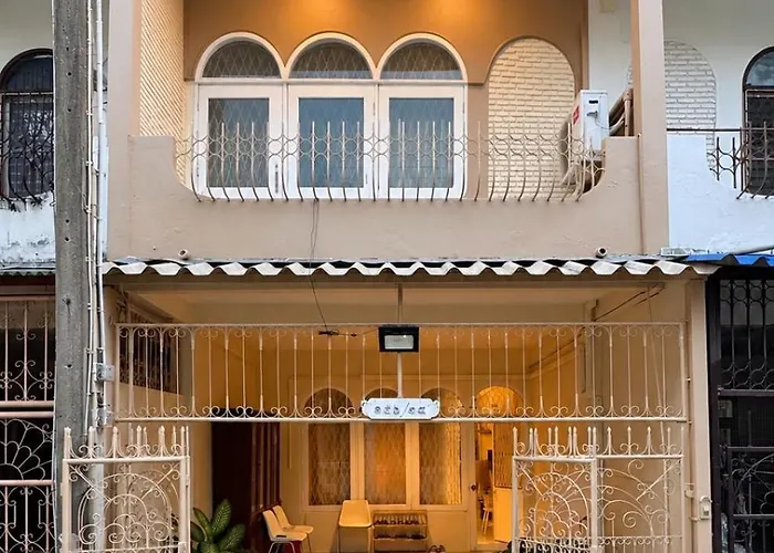 3 Bedroom Entire Townhome 8 Mins From Mrt Huaikwang * Bangkok