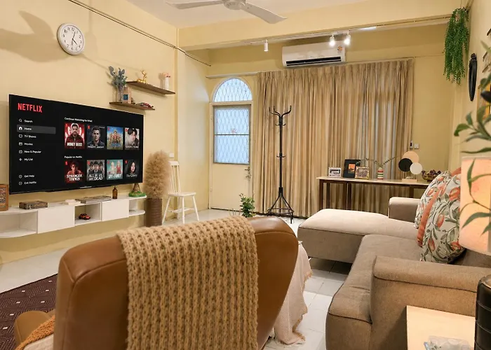 Holiday home 3 Bedroom Entire Townhome 8 Mins From Mrt Huaikwang *